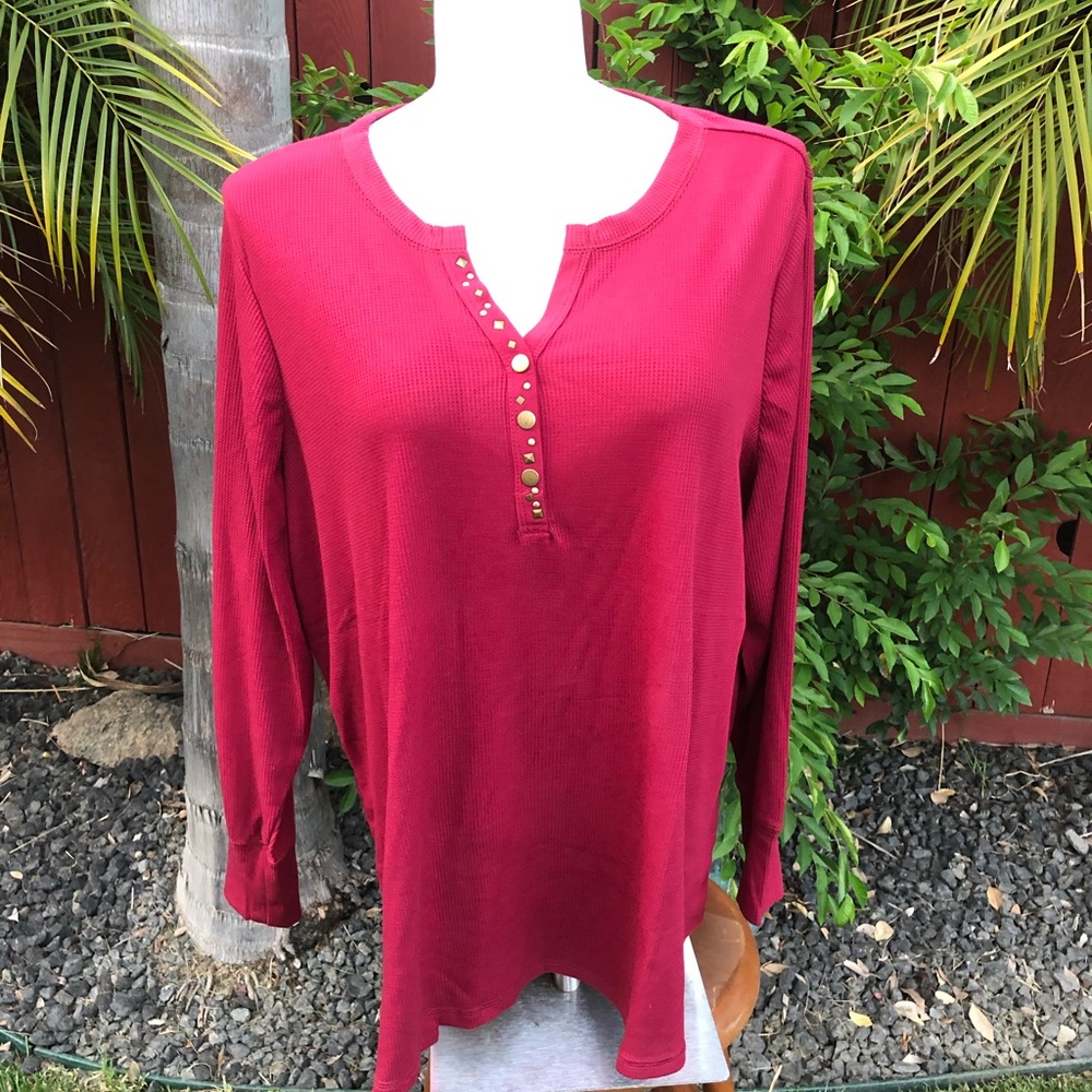 NWT Avenue Burgundy Thermal Top size 30/32